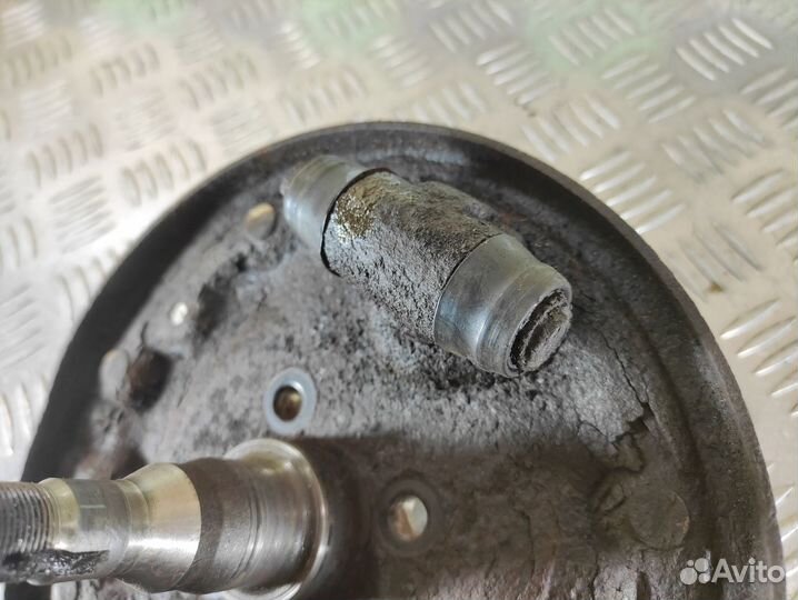 Щит опорный Audi 80/90 1986 1991