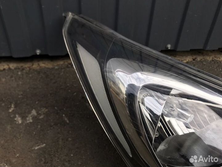 Фара галогеновая передняя правая Hyundai Solaris 1