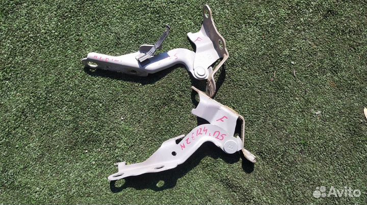Петли капота пара Toyota Corolla Fielder NZE124