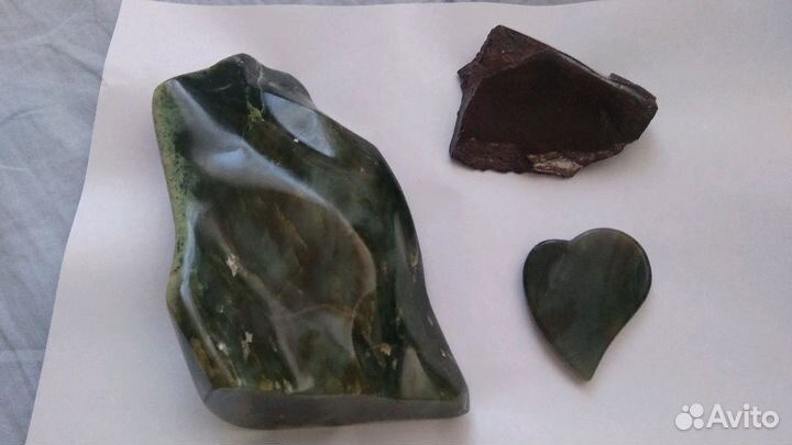 Камень нефрит и яшма