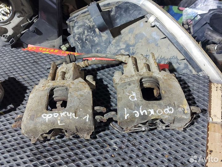 Суппорта тормозные передние Ford focus 1