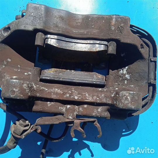 Суппорт тормозной задний правый VW Touareg (2002