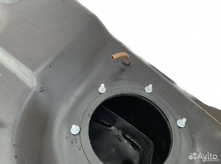 Бак топливный Mitsubishi Pajero 4 г.в. 2007 бензин