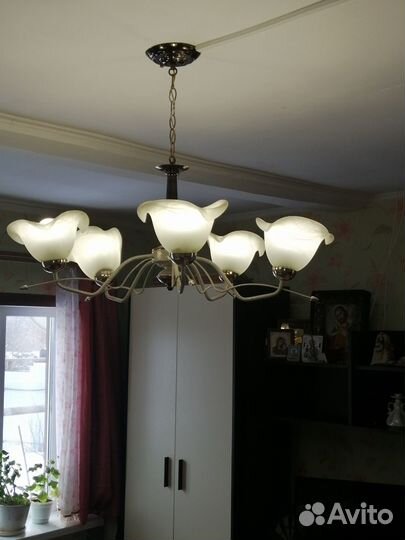 Продаю люстру