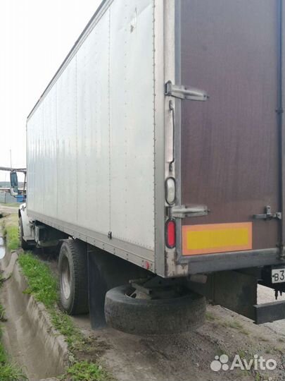 Freightliner M2, 2004