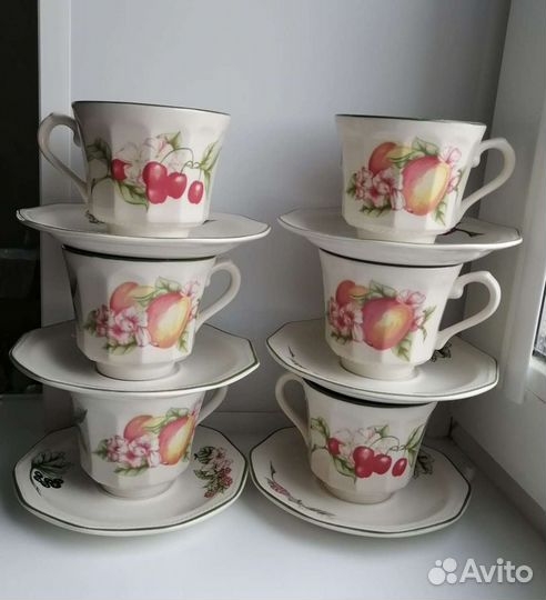 Винтажный чайник и чашки Staffordshire