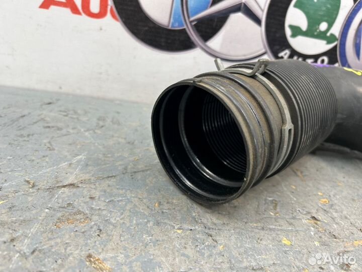 Патрубок воздушн.фильтра Volkswagen Golf 1K 1 2010