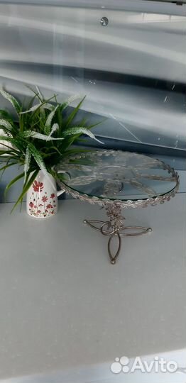 Тортница на ножке