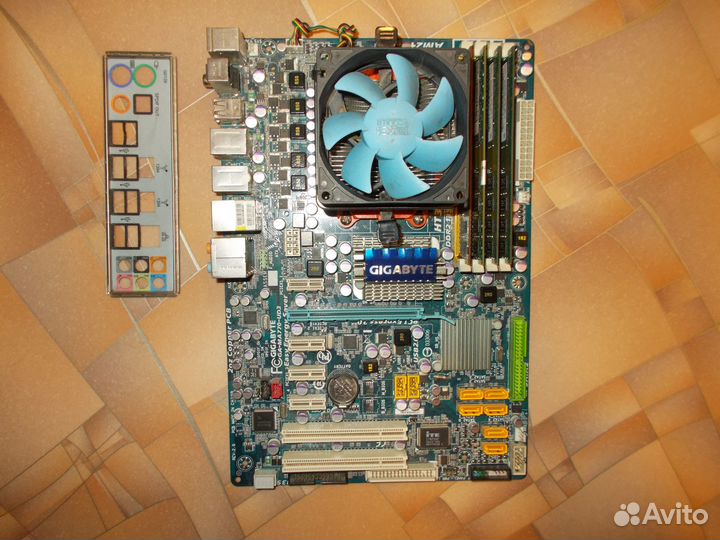 GA-MA770-UD3 + Athlon X2 7750 Black Edition + 4GB