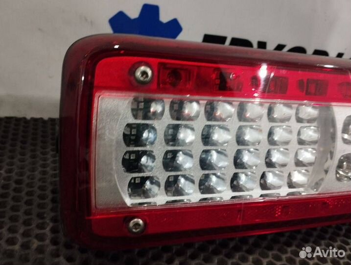 Фонарь задний правый Volvo FH4 82849923