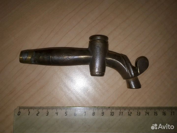 Старинный кран, носик