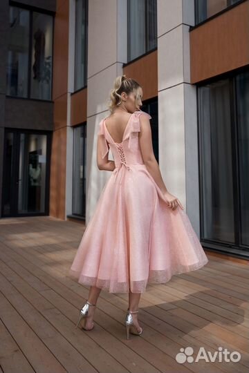 Пудровое блестящее платье на выпускной 46 размера