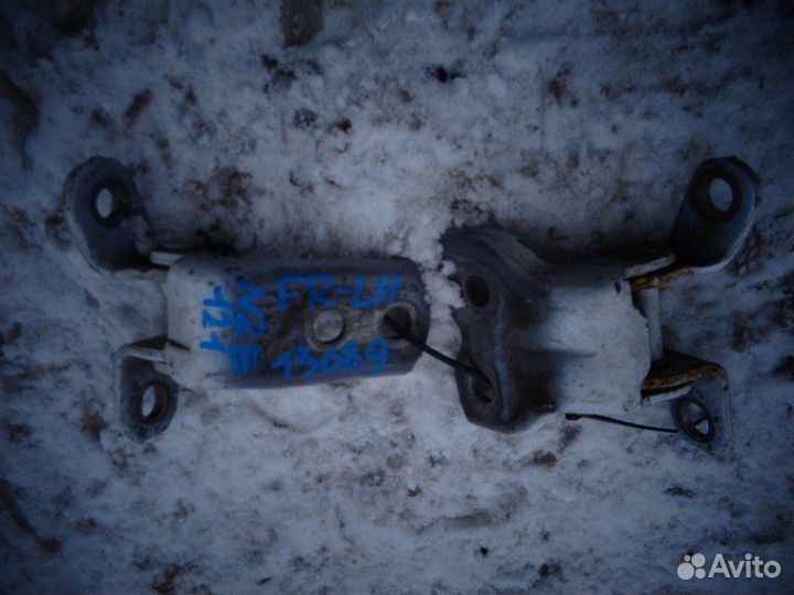 Петля дверная передняя левая Toyota Corolla