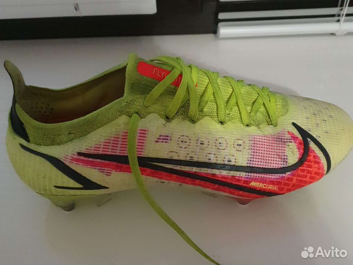 Футбольные бутсы nike