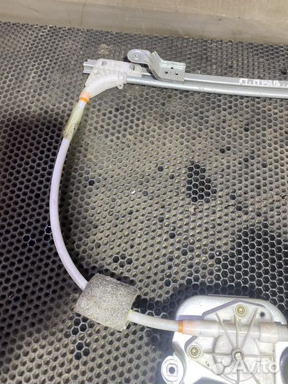 Стеклоподьемник передний правый Jeep Liberty KJ