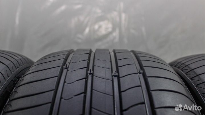 Kumho Ecsta HS51 215/55 R17 94V