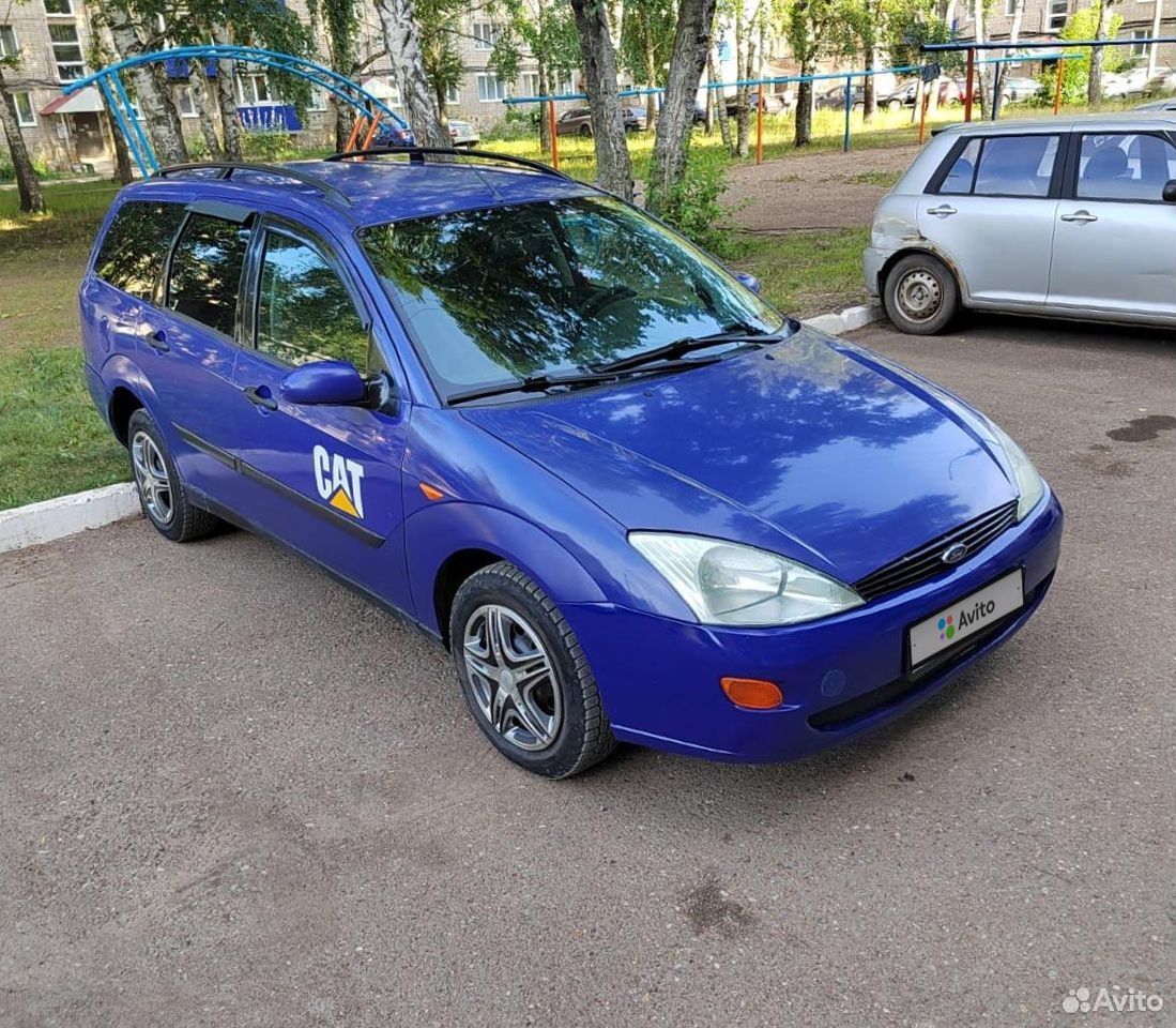 Желтый Форд фокус 2000