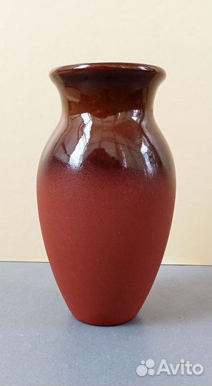 Глиняный кувшин с обливным горлышком