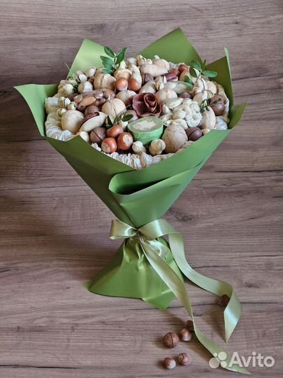 Букет из орехов и сухофруктов