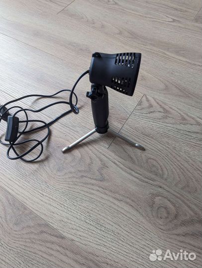 Мини светодиодная лампа на штативе