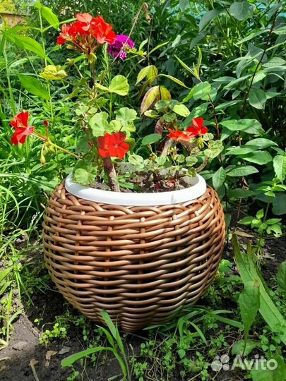 Кашпо. Ротанг для сада