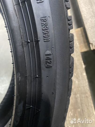 Pirelli Scorpion Winter 2 275/35 R22 и 315/30 R22 107V