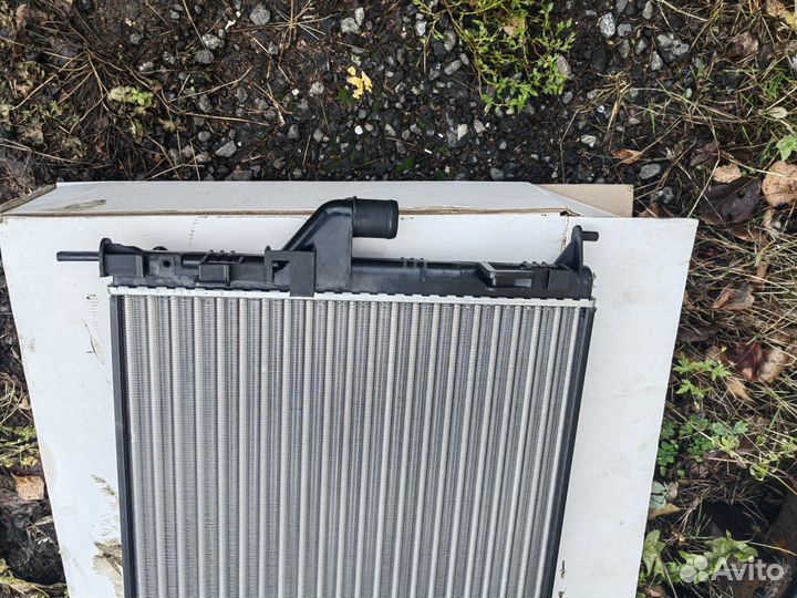 Радиатор охлаждения новый неоригинал
