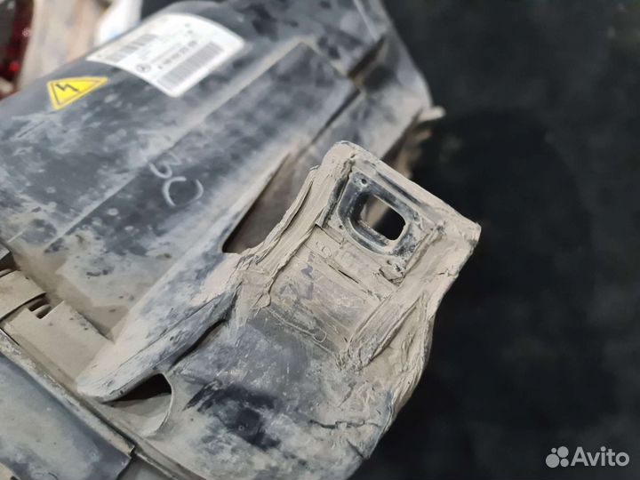 Фара правая Mercedes W166 -следы ремонта