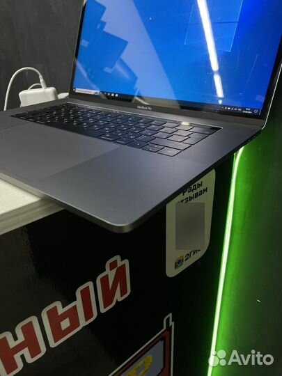 MacBook Pro 15 (2017) i7 16GB 512GB Radeon Pro560