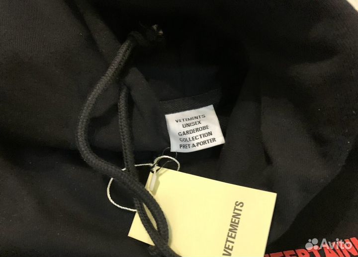 Vetements худи restricted на руках