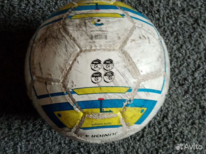 Футбольный мяч