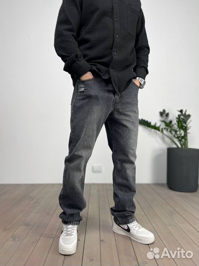 Прямые джинсы