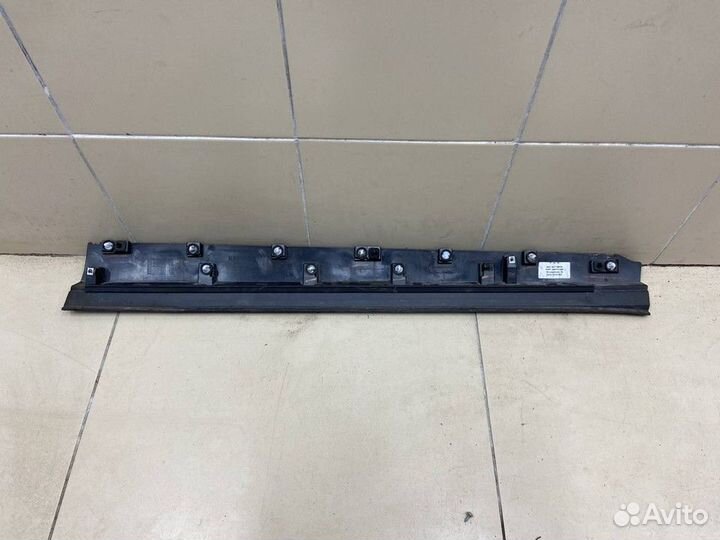 Кронштейн молдинга двери передний левый