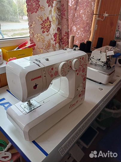Швейная машина Janome