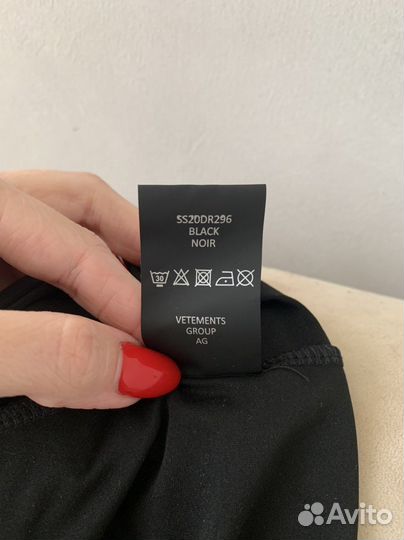 Обтягивающее черное платье Vetements