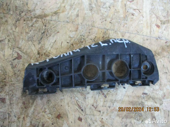 Кронштейн переднего бампера Тойота Королла 150