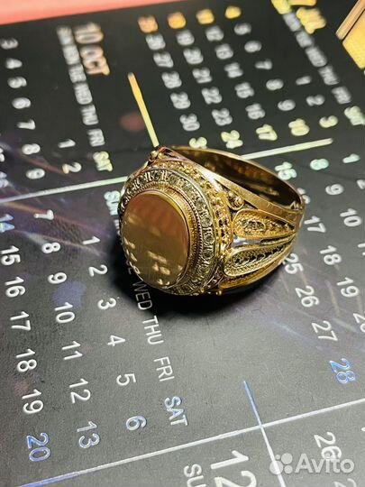 Мужской золотой перстень