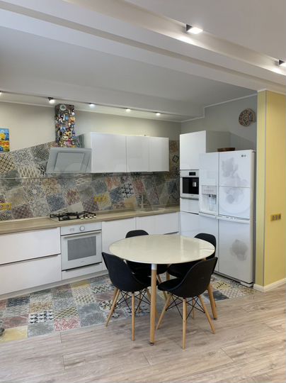 3-к. квартира, 80 м², 8/10 эт.