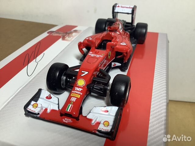 Модель автомобиля Ferrari F14 T 1:43 Burago