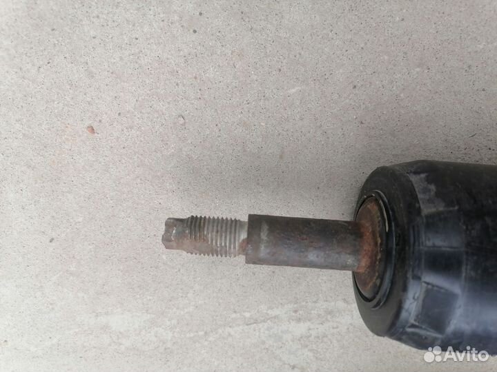 Передние стойки Toyota land cruiser 200