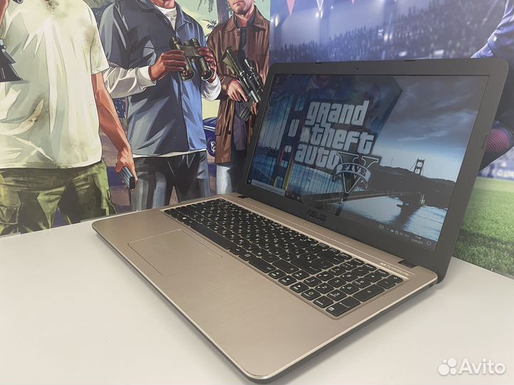 Игровой Ноутбук Asus 2 видеокарты/4 ядра/8gb/SSD