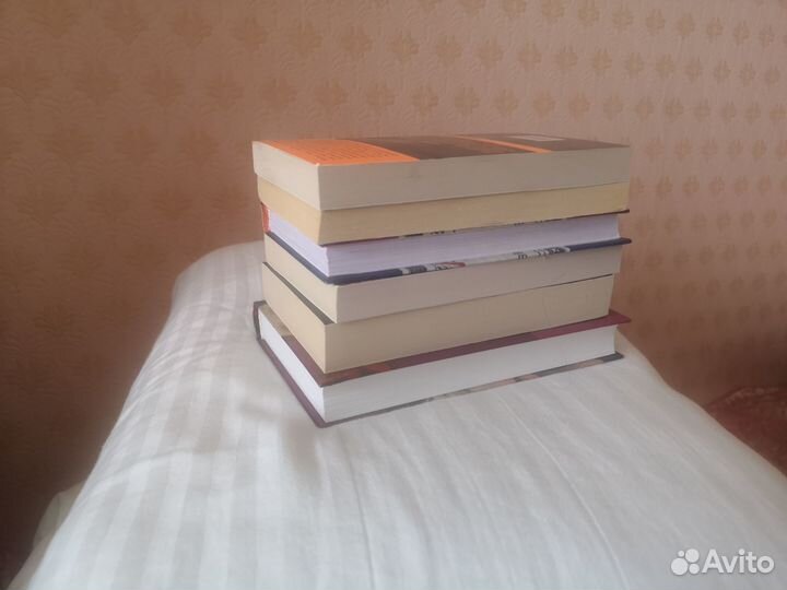 Книги: детективы и проза