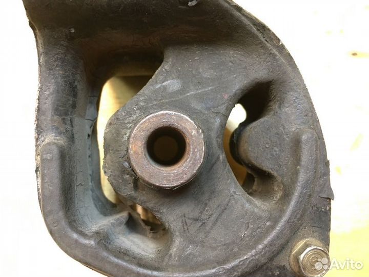 Подушка двигателя правая Honda Integra DB6 ZC 1996