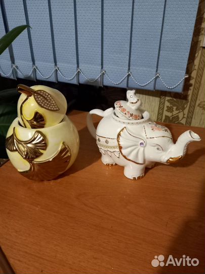 Чайник заварочный и сахарница