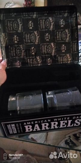 Коробка от виски с двумя бокалами