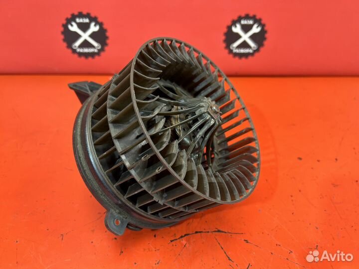 Моторчик печки Nissan Patrol 260 1988-1995