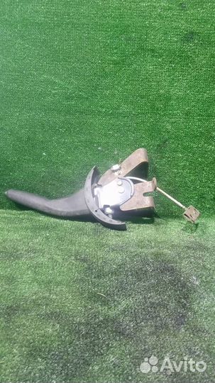 Рычаг стояночного тормоза Mitsubishi Lancer Cedia