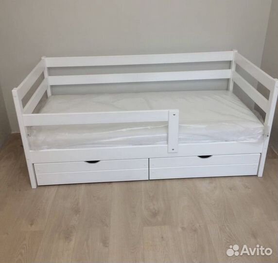 Кровать Белая из массива березы