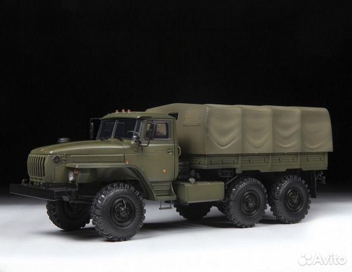 Большая сборная модель армейский грузовик Урал