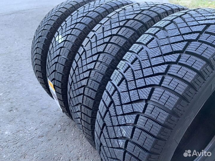 Pirelli Ice Zero FR 225/45 R18 95H